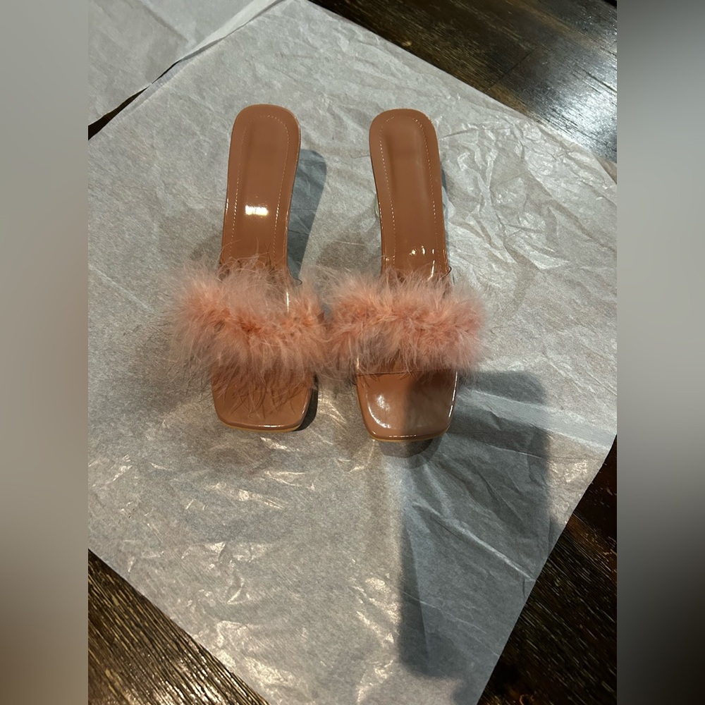 Fluff & Strut Crystal Heel
Sandals